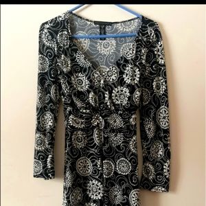 Apostrophe black and white top LG 14/16 ❤💚💚💚💚